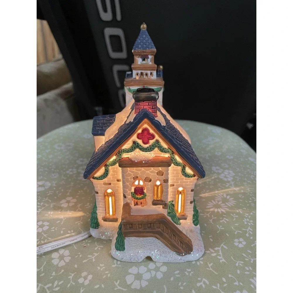 VINTAGE‎ 2000 TRIM A HOME BAYBERRY VILLAGE Lighted Porcelain Church Light Up